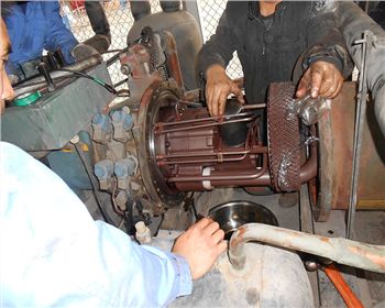 成都中央空調(diào)保養(yǎng)--螺桿壓縮機（維修）